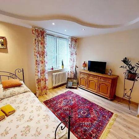 Retro Promenada Apartment *